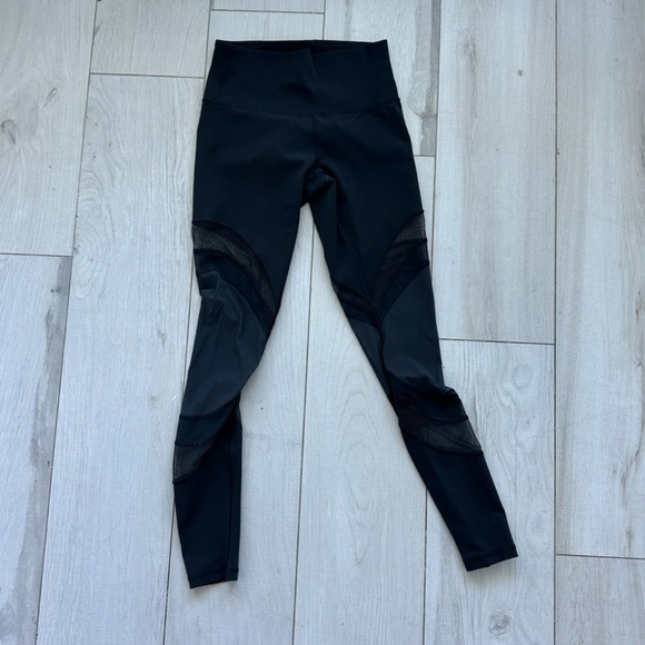 Lululemon Seek The Heat Tight Mesh Legging (Black) Size 6 - Picture 5 of 7